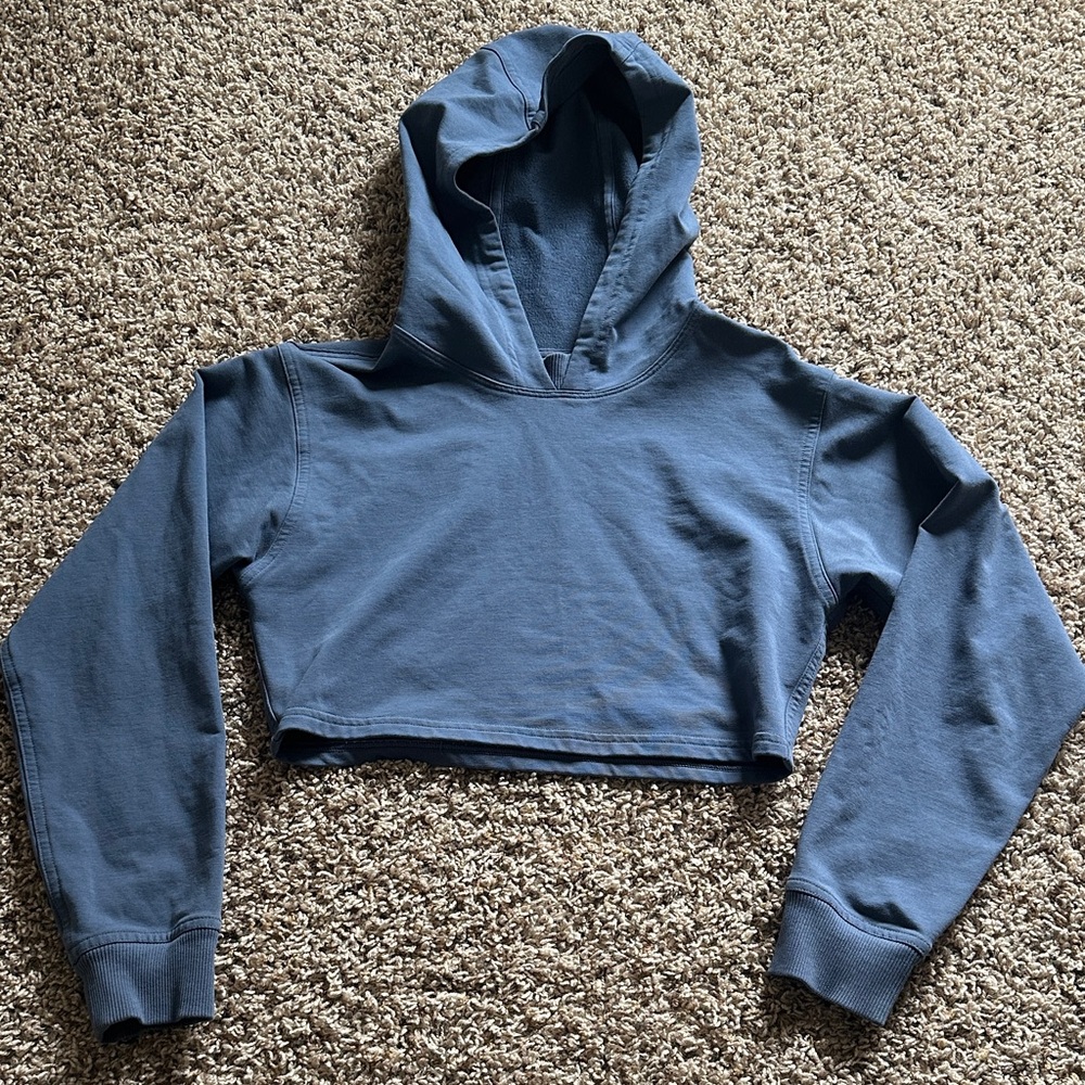 lululemon athletica Lightweight Pullover in Dusty Blue